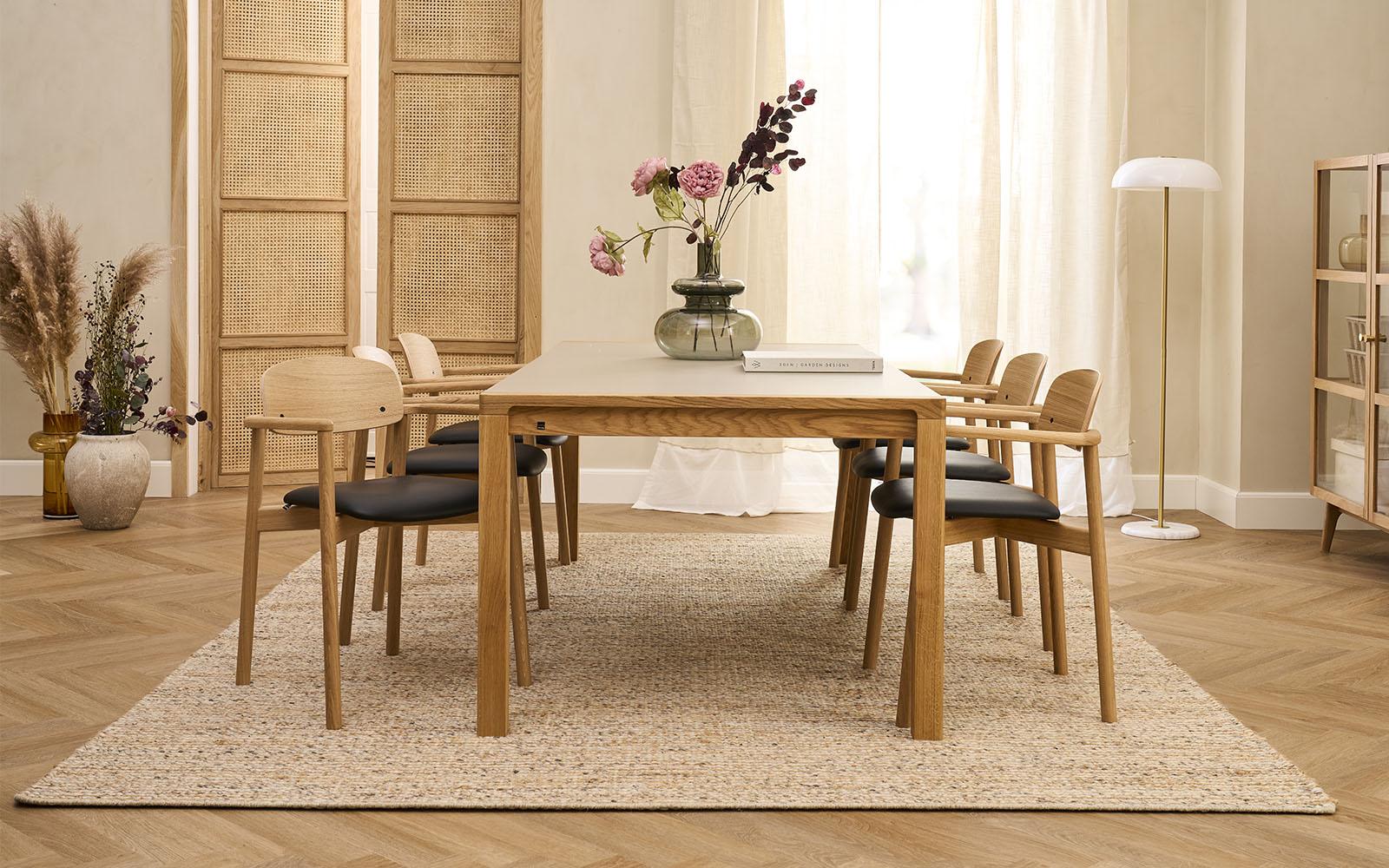 Franklin spisebord med sort bordplade